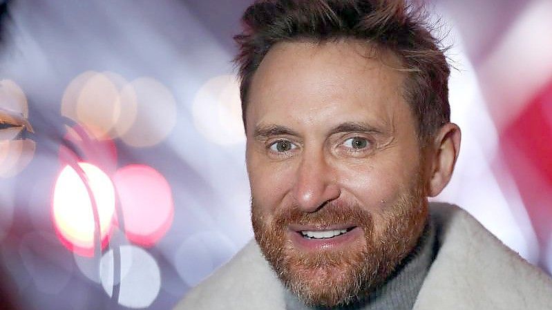 David Guetta glaubt an die positive Kraft der Musik - gerade in Krisenzeiten. Foto: Thibault Camus/AP/dpa