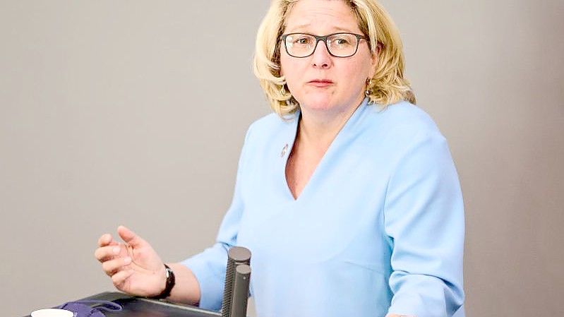 Svenja Schulze (SPD), Bundesministerin für wirtschaftliche Zusammenarbeit und Entwicklung: „Arbeiten hart an unserem Ziel, 70 Prozent der Bevölkerung in allen Ländern zu impfen“. Foto: Annette Riedl/dpa