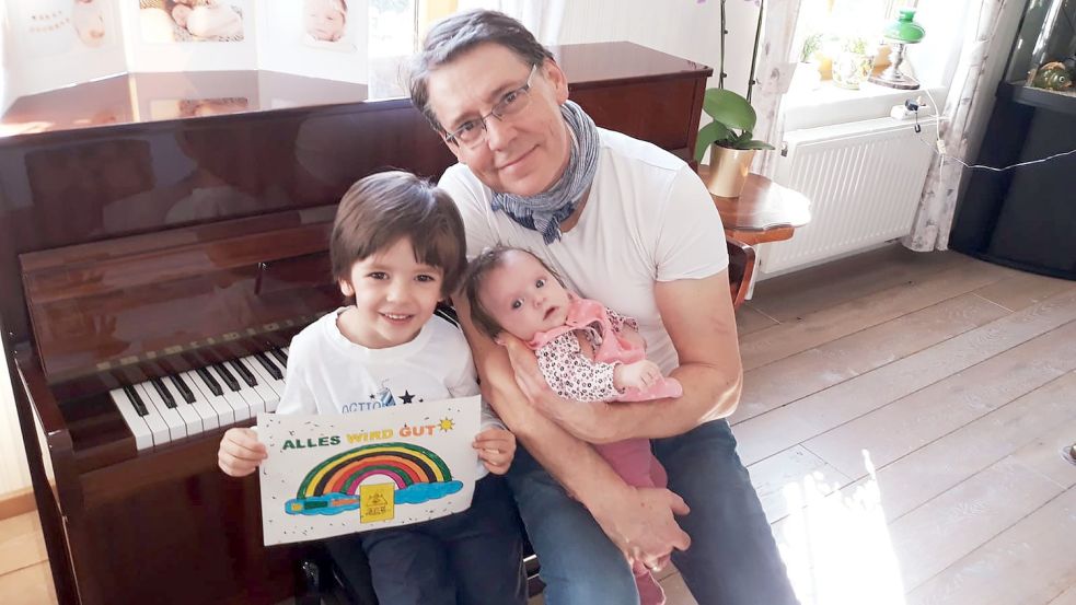 Heinz Lepper mit seinen Kindern Julian (links) und Anna. An diesem Freitag sollen die Kinder dem Vater wieder übergeben werden. Foto: Privat