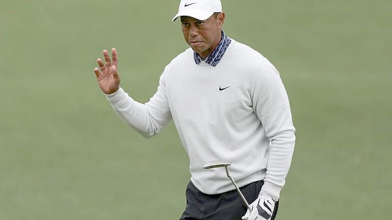 Von den Fans gefeiert, obwohl er am dritten Tag mit 78 Schlägen die schlechteste Masters-Runde seiner Karriere spielte: Tiger Woods. Foto: Matt Slocum/AP/dpa