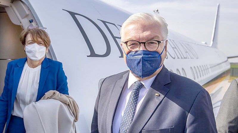 Bundespräsident Frank-Walter Steinmeier am Flughafen Berlin Brandenburg (BER). Foto: Jens Büttner/dpa