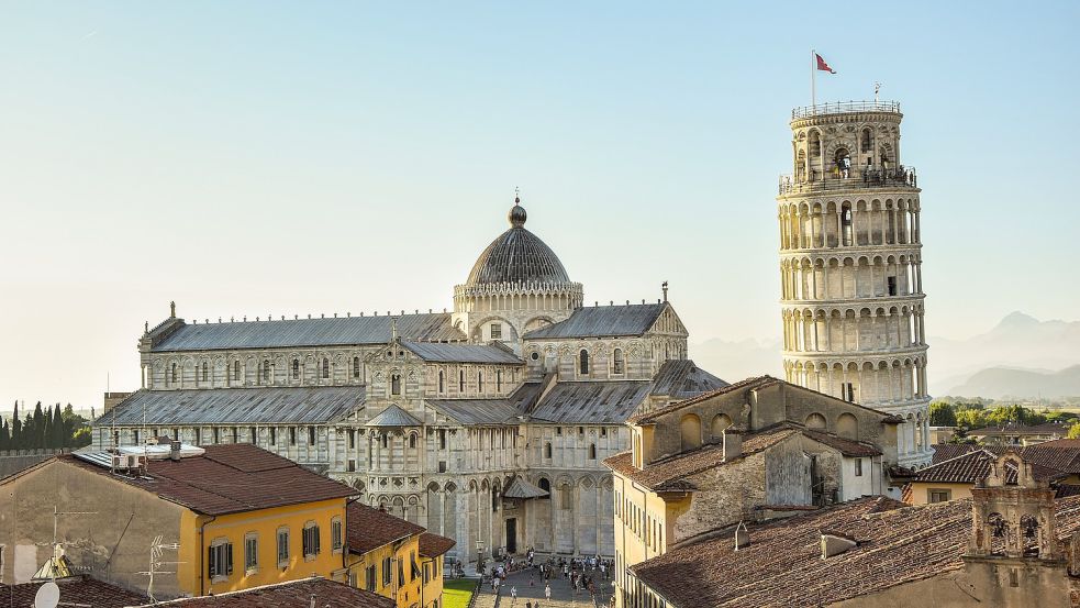 Der Turm von Pisa galt bis 2007 als der offiziell schiefste. Dann löste ihn der Kirchturm aus Suurhusen ab. Foto: Pixabay