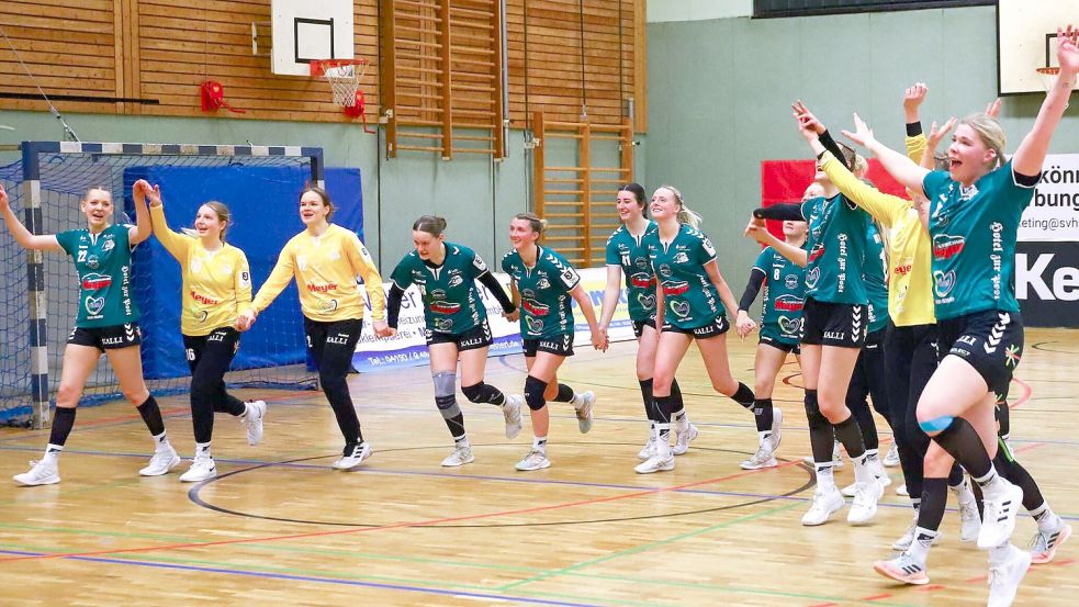 Die Spielerinnen des BV Garrel waren in dieser Saison nicht zu stoppen und feierten nun die Meisterschaft. Fotos: Imago