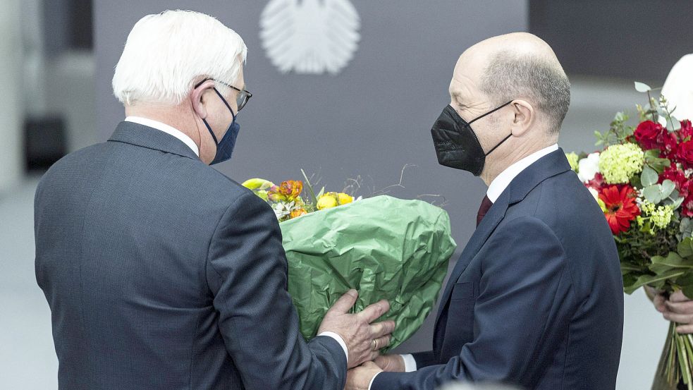 Der eine ist nicht erwünscht, der andere will nicht zum Besuch nach Kiew: Frank-Walter Steinmeier (links) und Olaf Scholz. Foto: Gaertner/Photothek/Imago Images