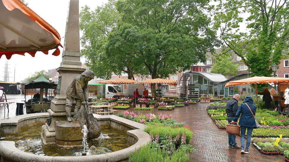 Während des Umbaus des Neuen Marktes war der Wochenmarkt zwischen Mitte 2019 und Ende 2021 in den Stadtgarten ausgewichen. Foto: Archiv