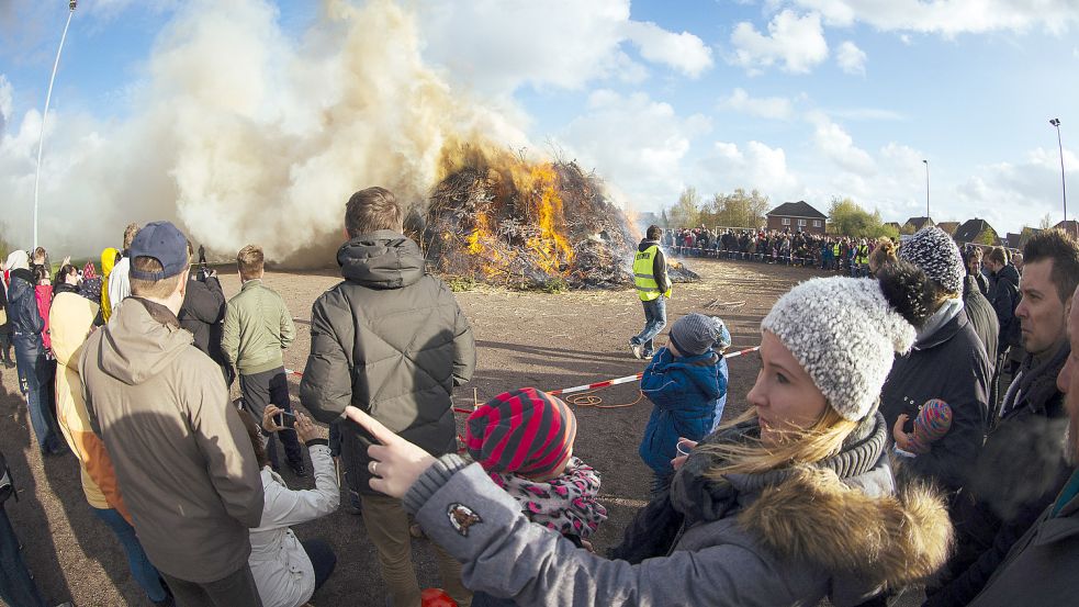 Wenige Tage vor dem Osterfest wächst die Vorfreude auf die Osterfeuer. Auf dem Sportgelände in Wolthusen (Bild) wird wieder eine der größten Veranstaltungen sein. Foto: J. Doden/Archiv