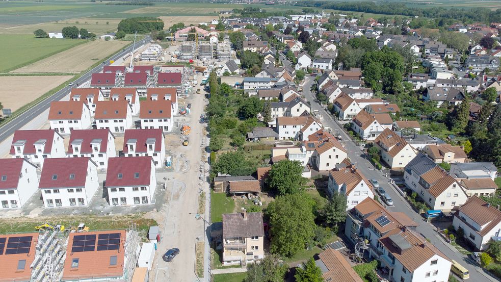 Eine Neubausiedlung mit vielen Einfamilienhäusern in Hessen. Foto: dpa