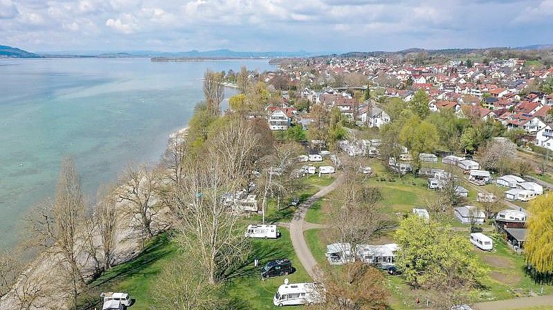 Noch reichlich Platz ist derzeit auf dem Campingplatz am See, der unmittelbar am Ufer des Bodensees liegt. Foto: Felix Kästle/dpa