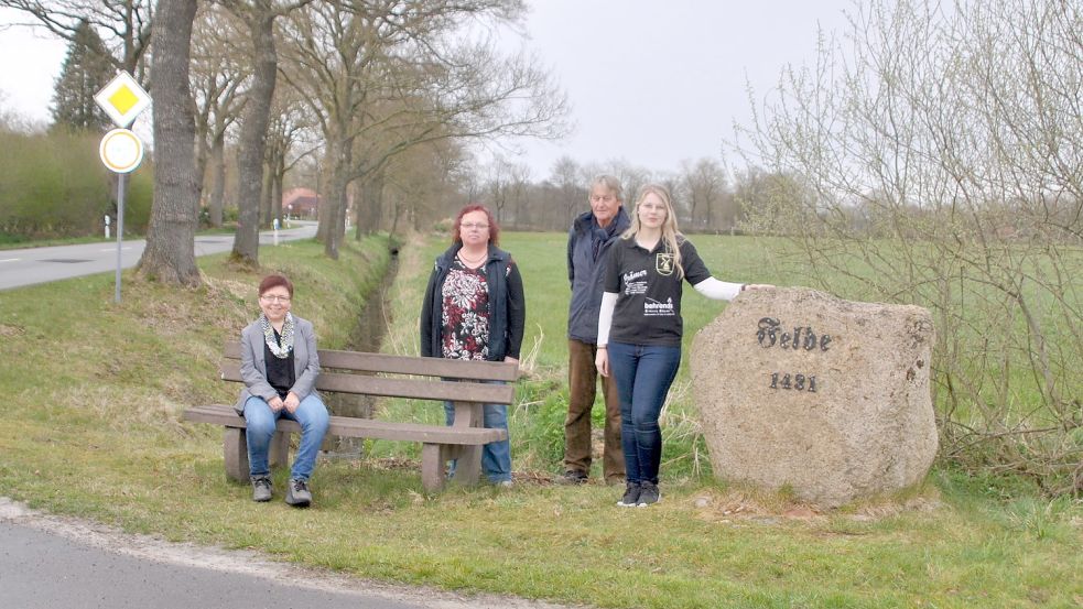 Schwören Stein und Bein auf Felde: (von links) Marianne Rieken, Gunda Gerdes, Bernhard Onnen und Meike Tammen. Foto: Schönig