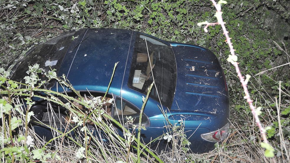 Ein Bunder kam mit seinem Wagen von der Straße ab. Foto: Wolters