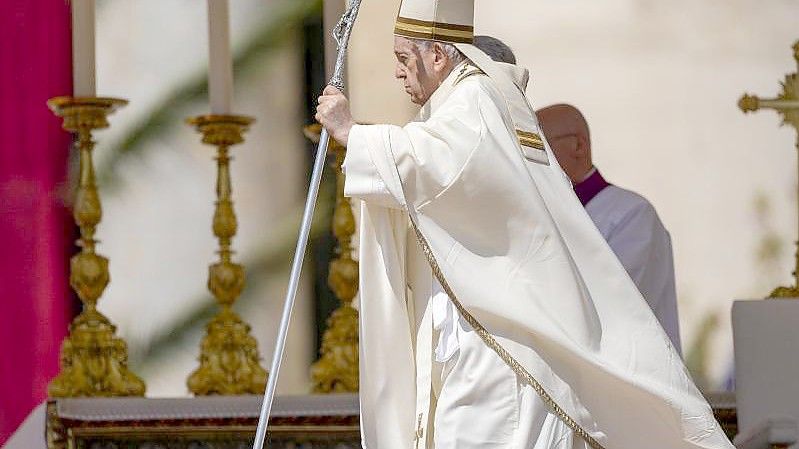 „In meinem Herzen trage ich all die vielen ukrainischen Opfer“: Papst Franziskus. Foto: Alessandra Tarantino/AP/dpa
