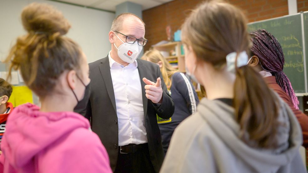 Grant Hendrik Tonne (SPD), Kultusminister Niedersachsen. Foto: Julian Stratenschulte