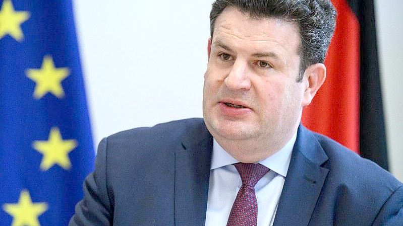 Aus Sicht von Arbeitsminister Hubertus Heil muss das Rentenniveau stabilisiert werden. Foto: Bernd von Jutrczenka/dpa