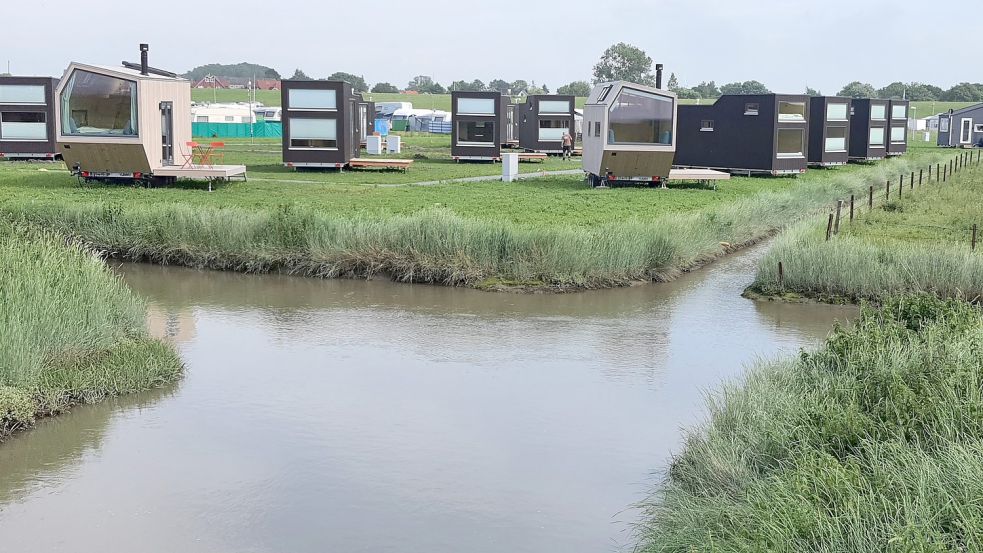 •Am Campingplatz in Harlesiel entstand das erste Green Tiny Village aus 19 Mini-Häusern. Foto: S. Ullrich/Archiv