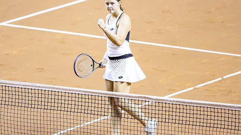 In der ersten Runde in Stuttgart ausgeschieden: Jule Niemeier unterliegt US-Open-Gewinnerin Bianca Andreescu. Foto: Tom Weller/dpa