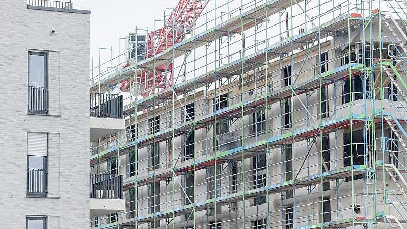 Neubauwohnungen, die nach dem KfW-Förderprogramm für Effizienzhäuser KfW55 der Kreditanstalt für Wiederaufbau entstehen. Foto: Rolf Vennenbernd/dpa