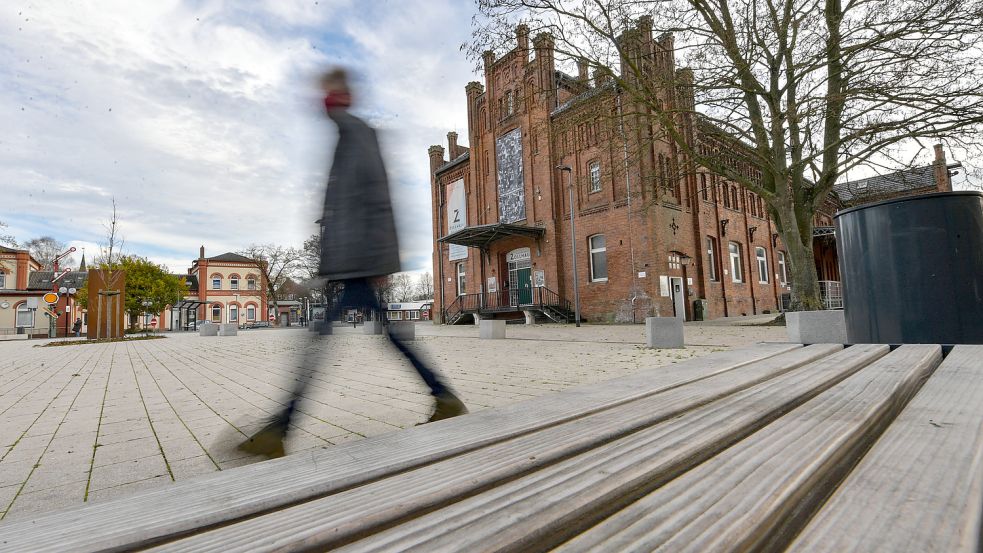 Einst hieß sie Zollhausvorplatz, nach ihrer Umgestaltung wurde sie zum Liesel-Aussen-Platz: die Fläche vor dem Zollhaus. Foto: Ortgies/Archiv