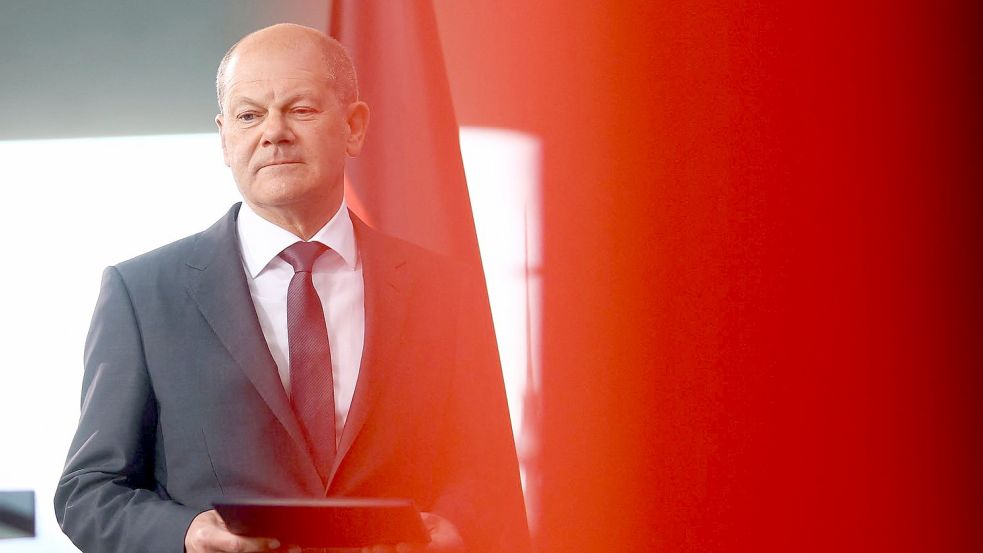 Gerät in der Debatte um Waffenlieferungen zunehmend unter Druck: Kanzler Olaf Scholz (SPD) Foto: Niesner/DPA