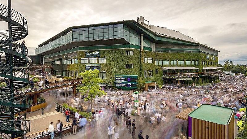 In diesem Jahr werden in Wimbledon keine Tennisprofis aus Russland und Belarus zugelassen. Foto: Steven Paston/PA Wire/dpa