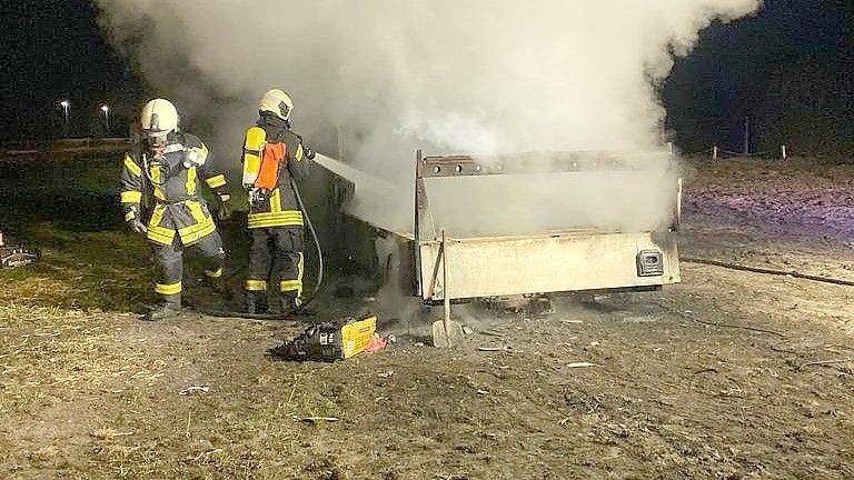 Die Feuerwehren Plaggenburg und Sandhorst löschten den Brand. Foto: Feuerwehr Plaggenburg