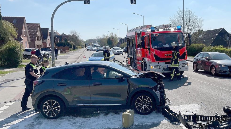 Der Wagen war mit einem Bus zusammengestoßen. Foto: Päschel