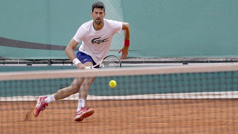„Wenn sich die Politik in den Sport einmischt, ist das Ergebnis nicht gut“, sagt Novak Djokovic. Foto: Darko Vojinovic/AP/dpa