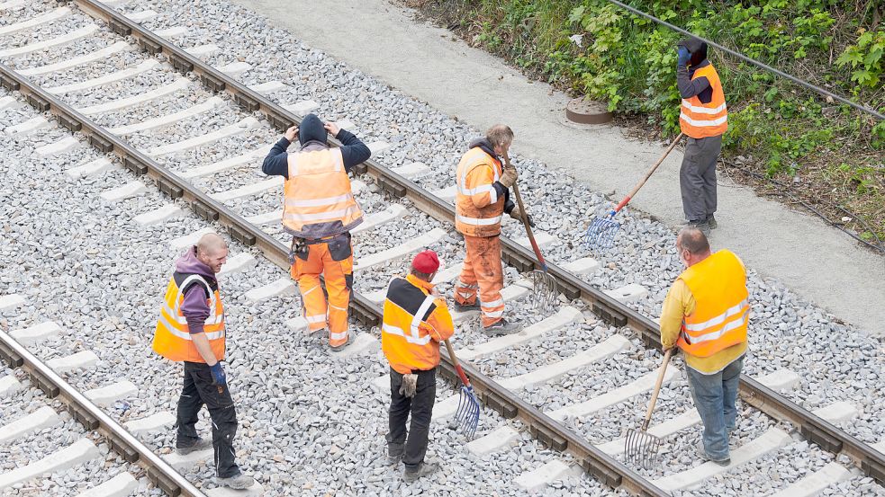 An der Strecke zwischen Bremen und Hannover-Wunstorf wird gebaut. Symbolbild: Riedl/dpa