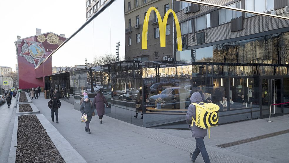 Die US-Fastfood-Kette McDonald’s entschloss wegen des Ukraine-Krieges seine Filialen in Russland vorerst zu schließen. Symbolfoto Foto: dpa/AP