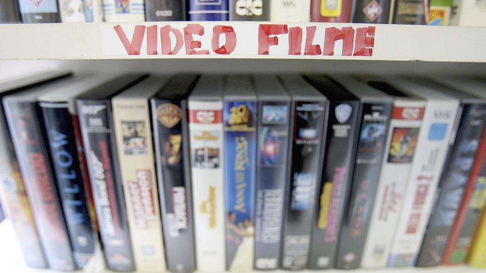 Nach dem Filmschauen wieder an den Anfang spulen: So waren die 90er (Symbolbild). Foto: imago images/biky