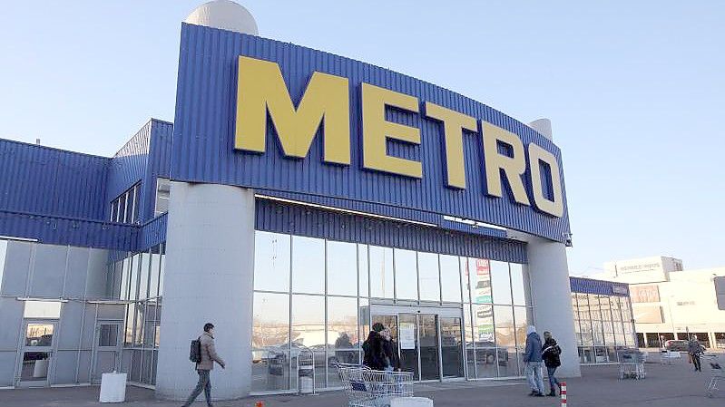 Metro profitiert nicht nur von der steigenden Inflation, sondern auch von der Erholung des Geschäfts mit Hotels und Restaurants. Foto: Stringer/dpa
