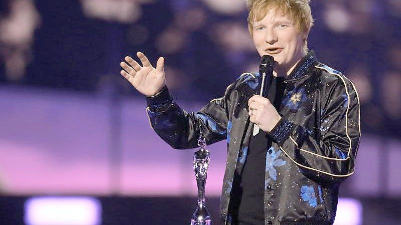 Ed Sheeran will die Menschen in der Ukraine unterstützen. Foto: Joel C Ryan/Invision via AP/dpa