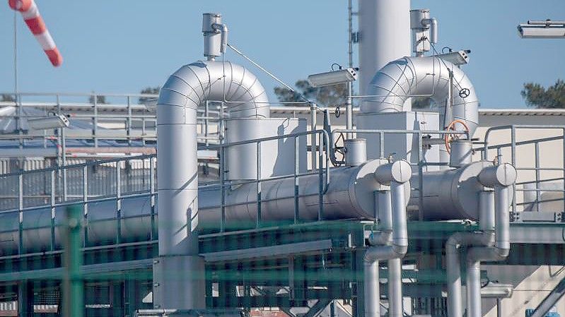 Rohrsysteme und Absperrvorrichtungen in der Gasempfangsstation der Ostseepipeline Nord Stream 1 in Lubmin. Foto: Stefan Sauer/dpa