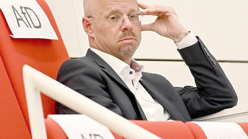 Andreas Kalbitz wurde vorgeworfen, bei seinem Eintritt in die AfD 2013 unter anderem eine frühere Mitgliedschaft in der inzwischen verbotenen rechtsextremen „Heimattreuen Deutschen Jugend“ verschwiegen zu haben. Foto: Britta Pedersen/dpa-Zentralbild/dpa