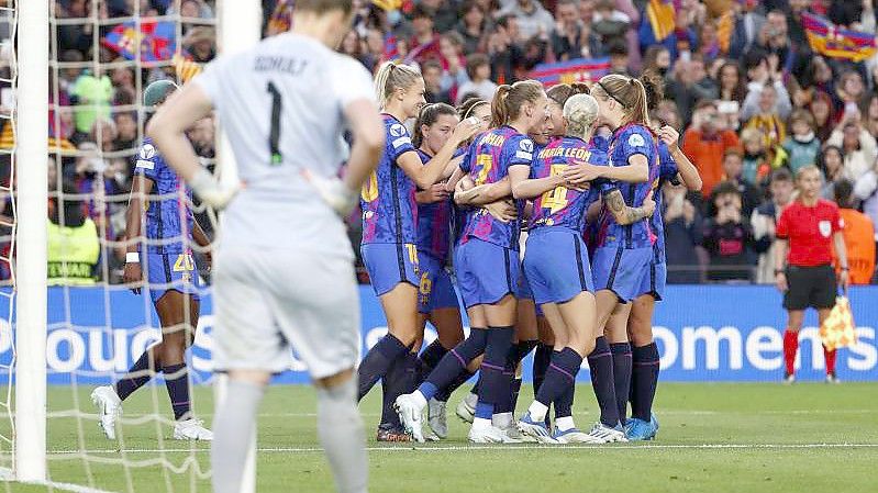 Fünfmal durfte die Frauen vom FC Barcelona gegen die Wolfsburger Fußballerinnen jubeln. Foto: Joan Monfort/AP/dpa