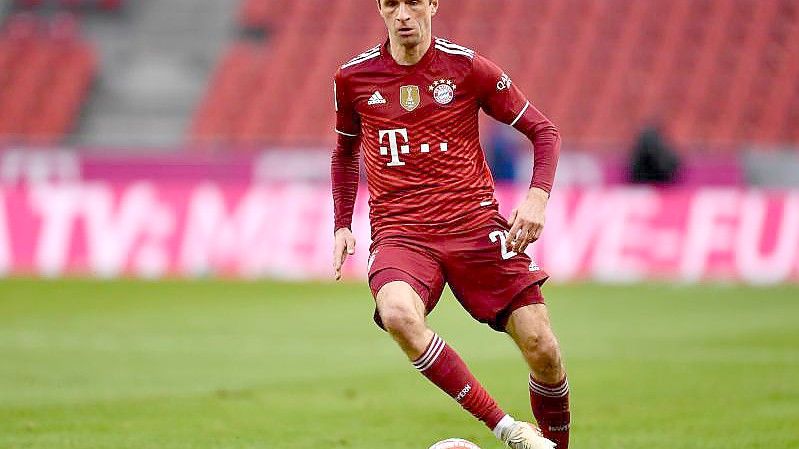 Thomas Müller steht mit dem FC Bayern München vor der zehnten Meisterschaft in Folge. Foto: Marius Becker/dpa