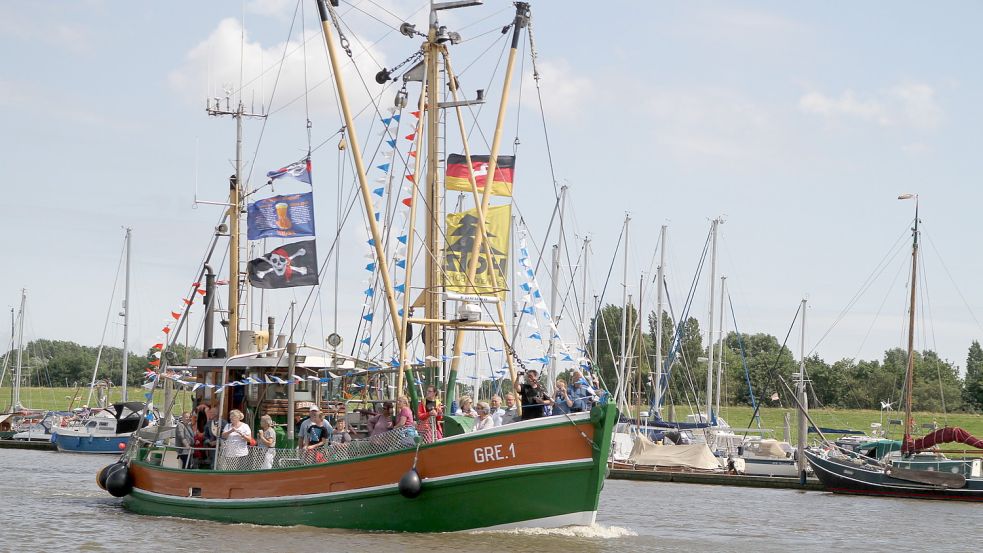 Im Jahr 2017 stachen 24 Kutter beim Greetsieler Korso in See. Archivfoto: Wagenaar