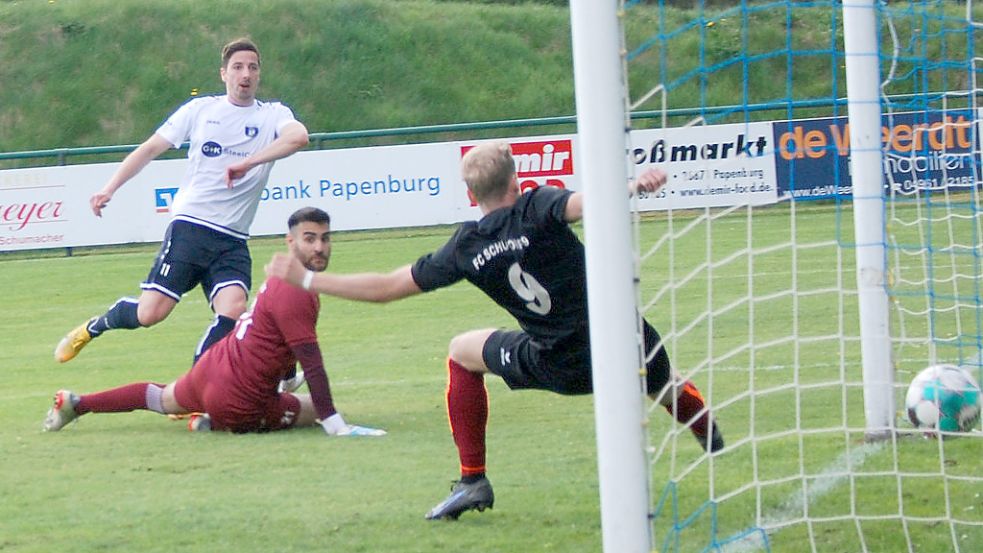 Eric Bruns, hier beim 2:0, traf gegen den FC Schüttorf doppelt. Foto: Reemts