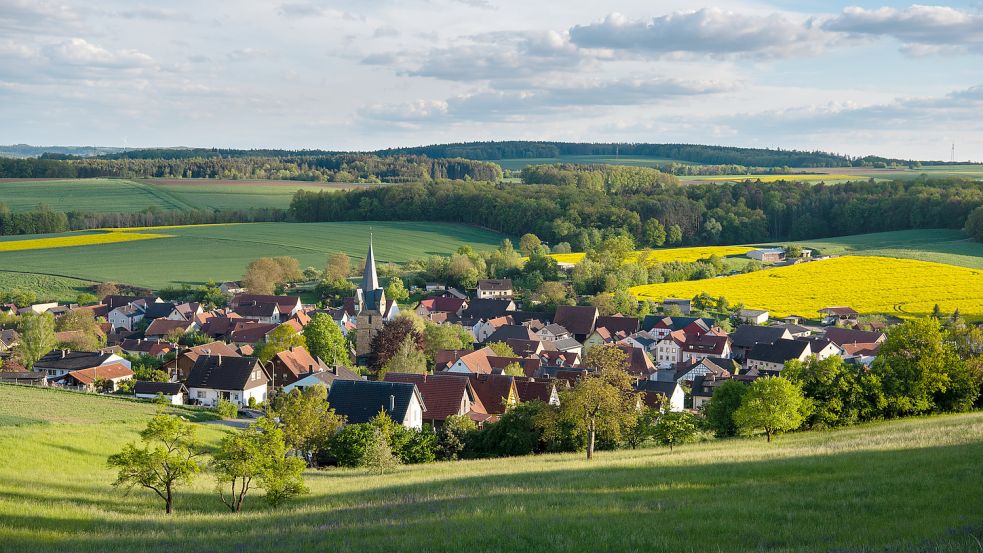 Ein Dorfkern und ansonsten viel Weite: Städter zieht es aufs Land. Foto: dpa/Nicolas Armer