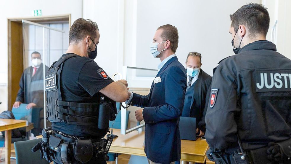 Die Staatsanwaltschaft Osnabrück fordert acht Jahre und fünf Monate Haft für den Emsländer Hendrik Holt. Foto: Swaantje Hehmann