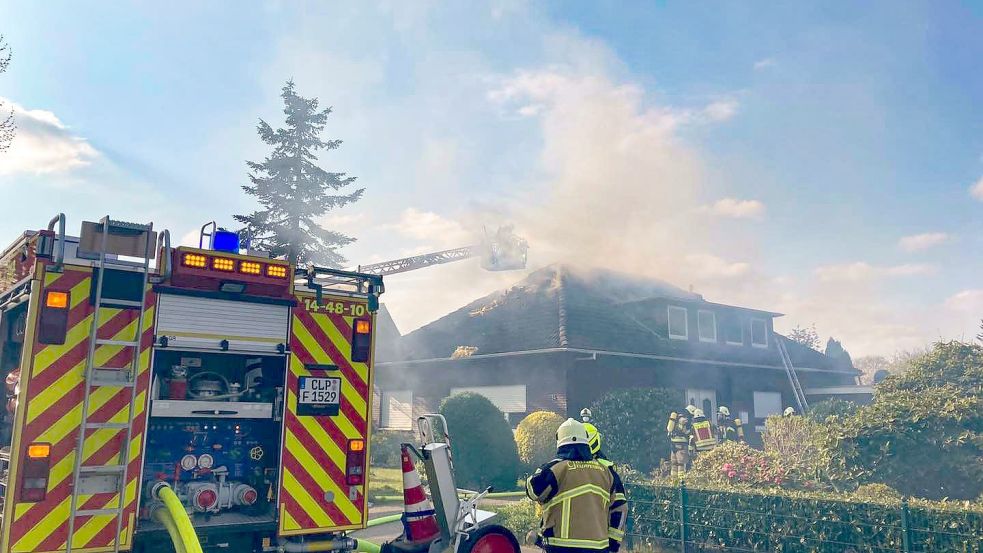 Das Wohnhaus am Herzog-Erich-Ring in Cloppenburg, das am frühen Dienstagabend in Brand geraten war, war von der Feuerwehr nicht mehr zu retten. Fotos: Feuerwehr