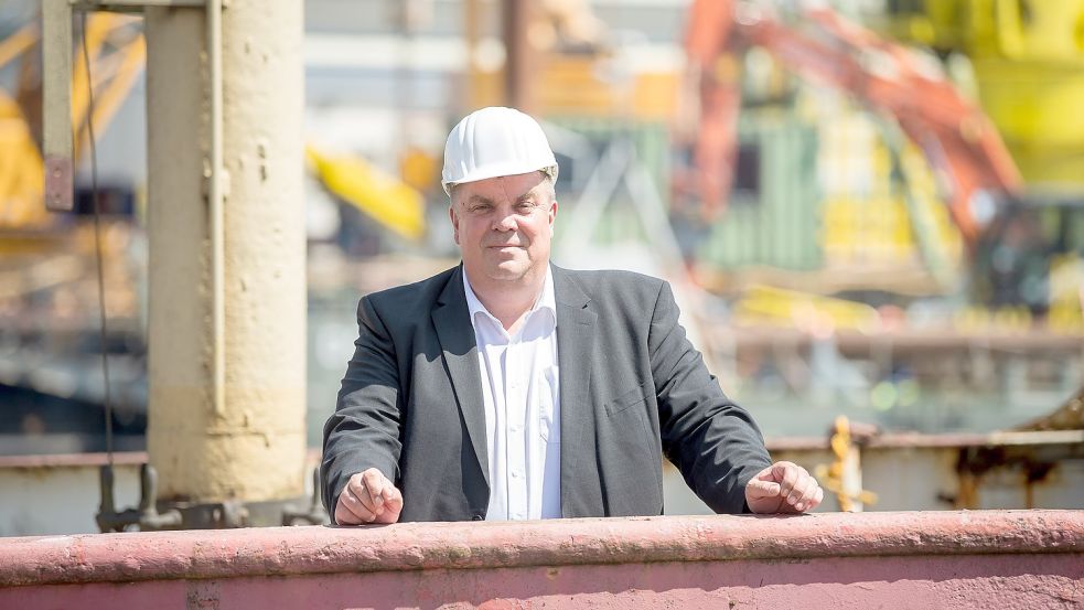 Spricht von „nationaler Verantwortung“ und blickt optimistisch in die Zukunft seiner Stadt: Wilhelmshavens Oberbürgermeister Carsten Feist (parteilos). Foto: picture alliance/dpa