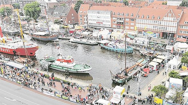 Zum Matjesfest kommen normalerweise viele Schiffe auch aus den Niederlanden. Foto: Archiv
