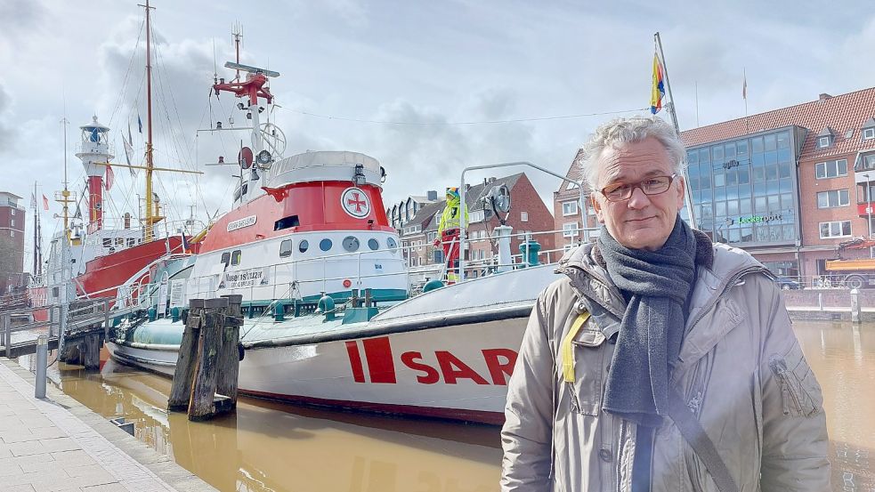Thomas Fröhling vom Förderkreis des Seenot-Rettungskreuzers „Georg Breusing“ hofft, dass das Museumsschiff irgendwann ausfahren kann. Foto: Hanssen