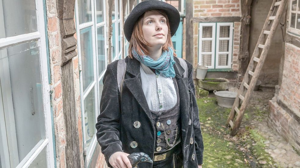 Auf der Walz machte Bianca Felske auch in der Altstadt von Lauenburg/Elbe Station. Foto: Dirk Eisermann