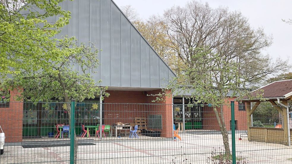 Der Kindergarten neben der ehemaligen Grundschule in Burlage müsste saniert und erweitert werden. Foto: Radtke