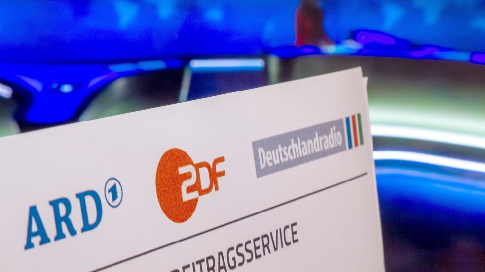 Um den Rundfunkbeitrag wird schon länger gestritten. Jetzt fordert ein CSU-Politiker die zeitweise Aussetzung des Beitrages. Foto: imago images/U. J. Alexander