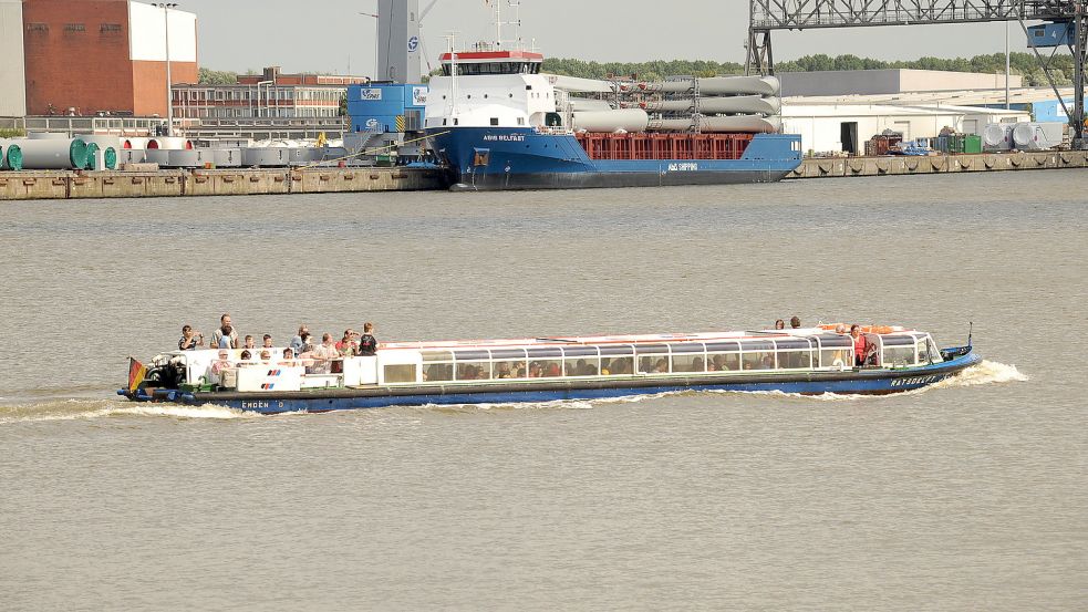 Die Hafenrundfahrten mit der „Ratsdelft“ sind vor allem bei Touristen in Emden beliebt. Foto: F. Doden/Archiv