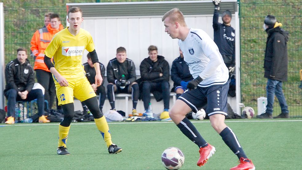 Der Rhauderfehner Janek de Buhr wechselte in der Winterpause vom Oberligisten VfL Oldenburg nach Papenburg und gab Sonnabend sein Debüt im BW-Trikot. Foto: Reemts