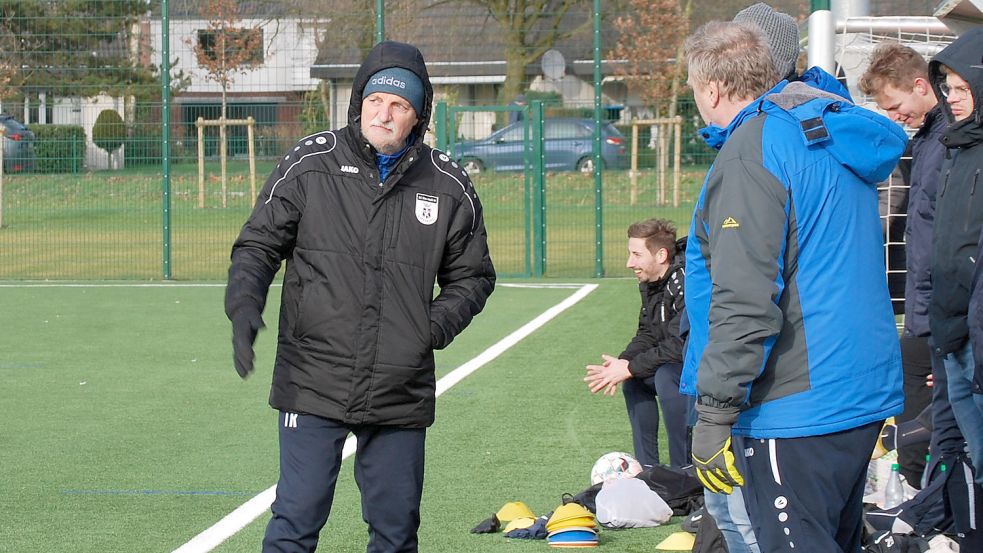 Für Papenburg und Trainer Alo Weusthof war es das erste Testspiel des Winters. Foto: Reemts