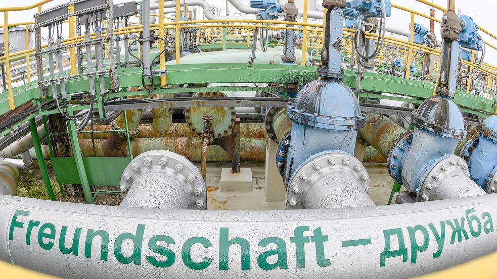 Pipeline «Druschb Seit knapp 60 Jahren sprudelt russisches Öl durch die «Druschba»-Trasse – übersetzt „Freundschaft“. Foto: Patrick Pleul/dpa